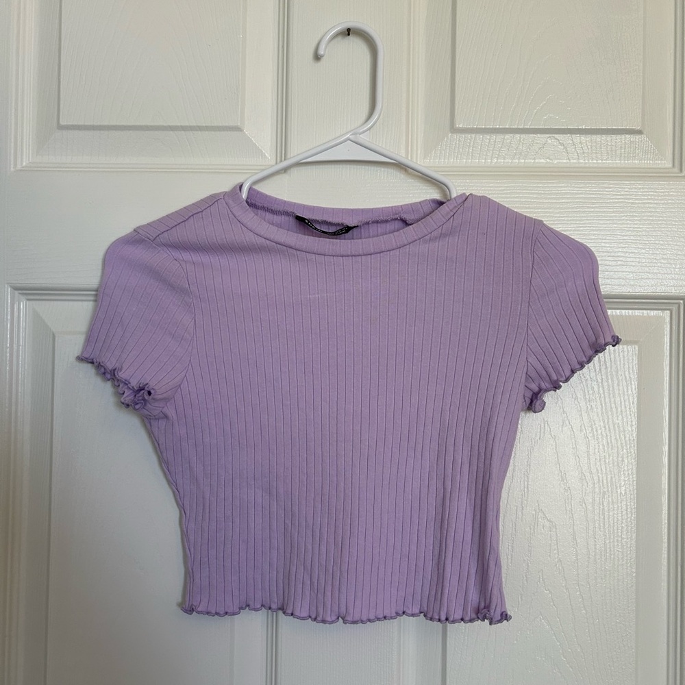 Ribbed crop top with lettuce trim